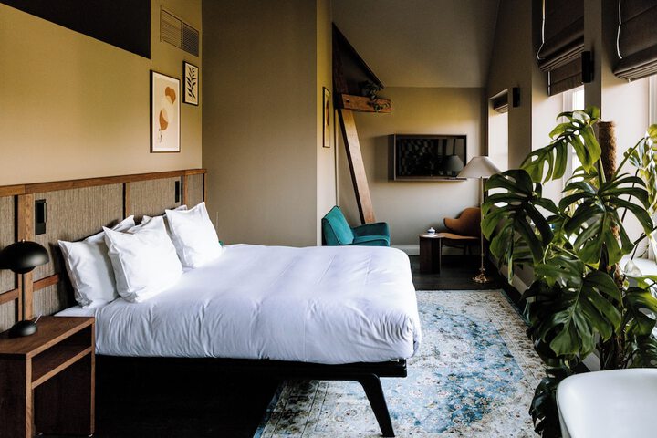 Room 30 of 48