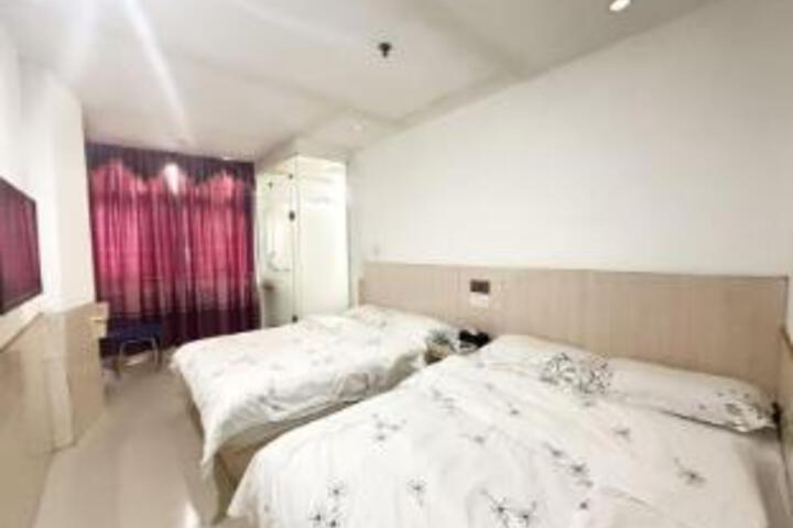 Room 8 of 10