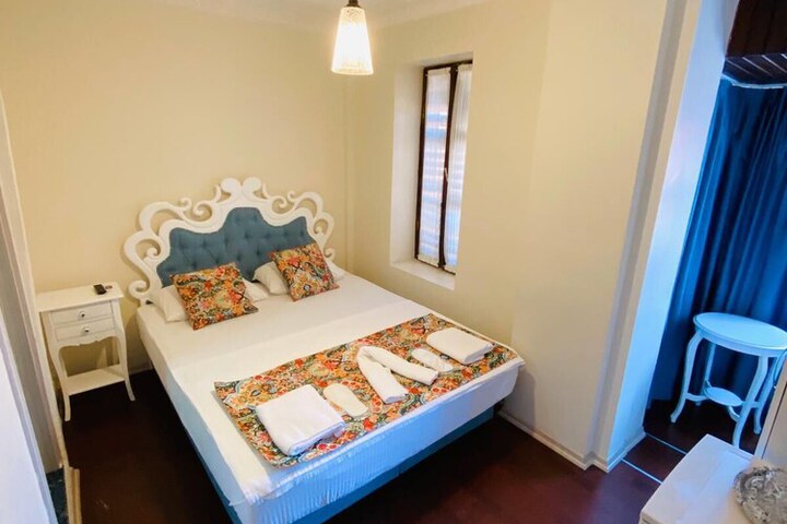 Room 2 of 5