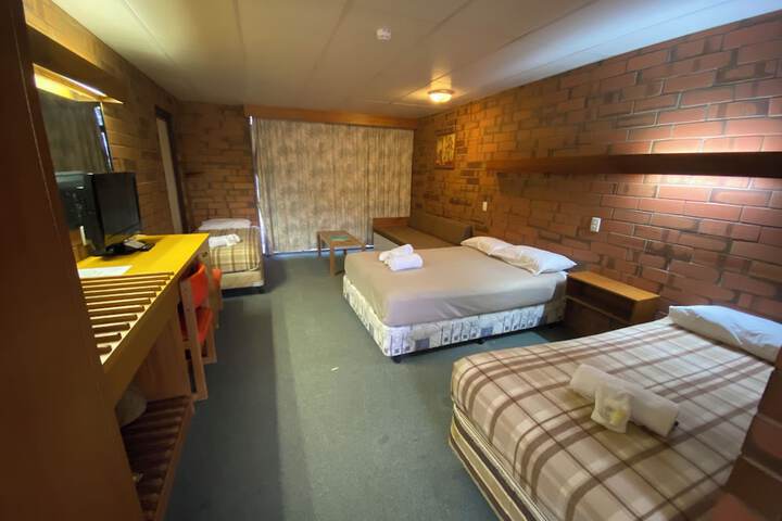 Room 5 of 21