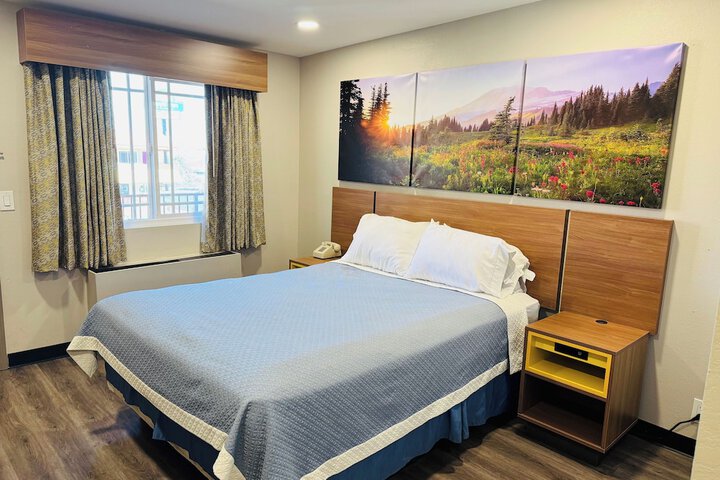 Room 21 of 38