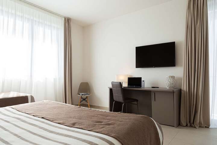 Room 16 of 49
