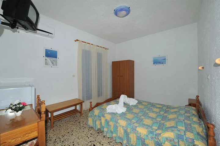 Room 6 of 11