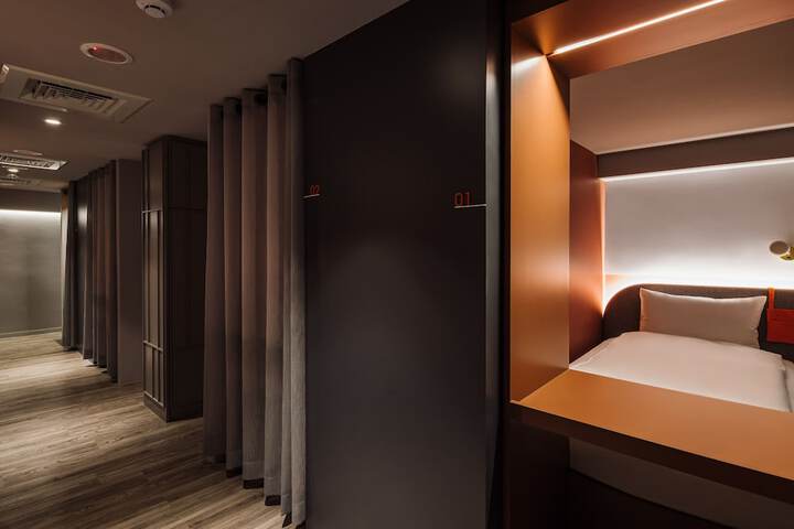 Room 9 of 36