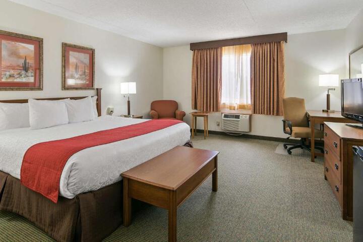 1 King Bed Second Floor Work Desk Microwave and Refrigerator WiFi Stair Accessible Only Full Breakfast (8 of 9)