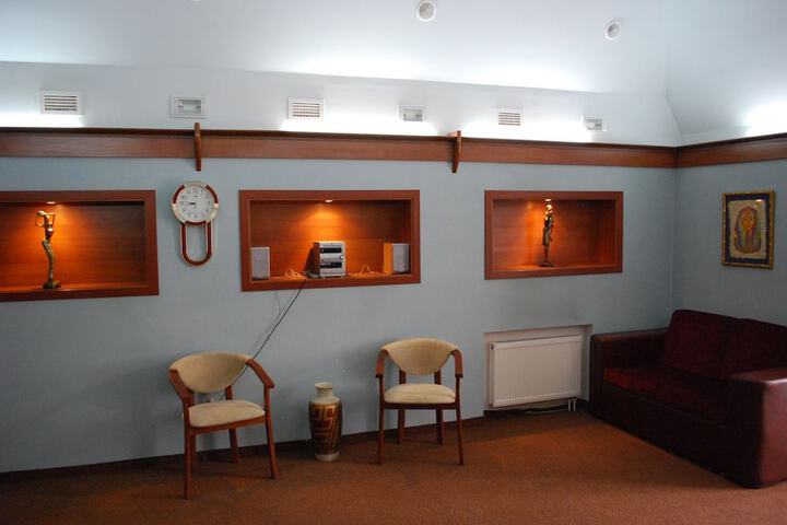 Room 6 of 50