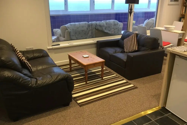 Room 4 of 12