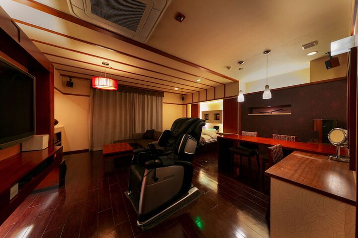 Room 27 of 46