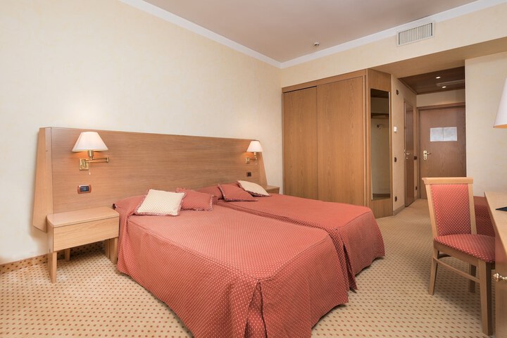 Room 19 of 114