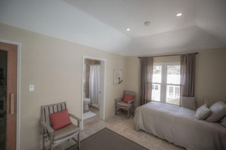 Room 6 of 27