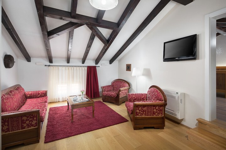 Room 7 of 61