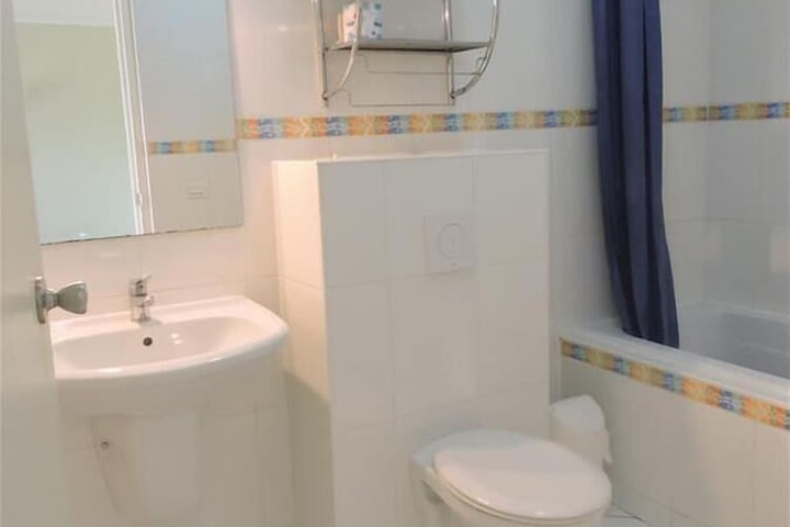 Room 10 of 20