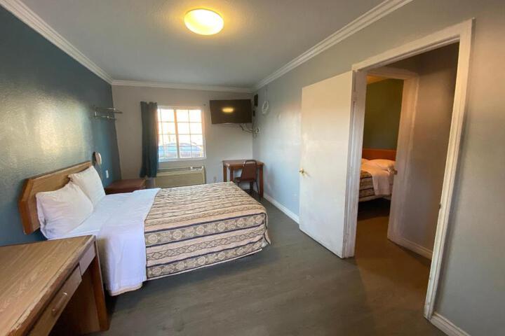 1 Queen Bed (7 of 13)