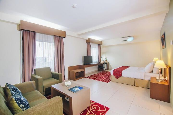 Room 5 of 9