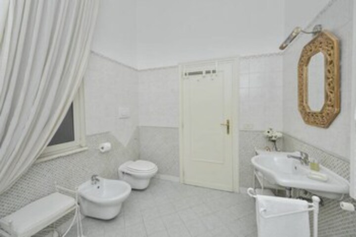 Room 2 of 24
