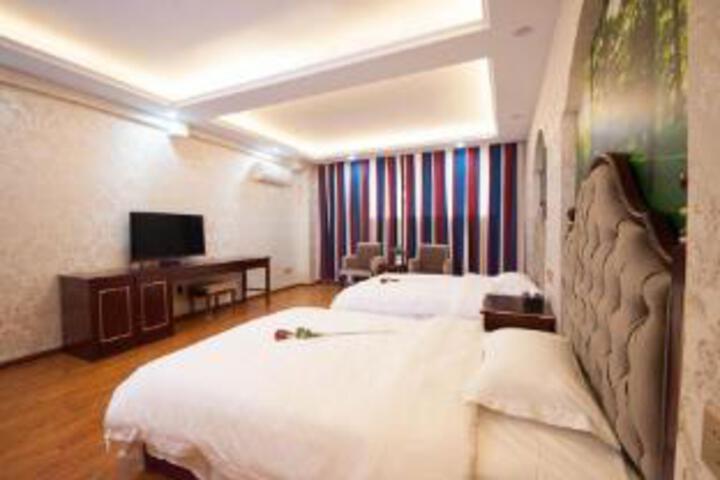 Room 7 of 9