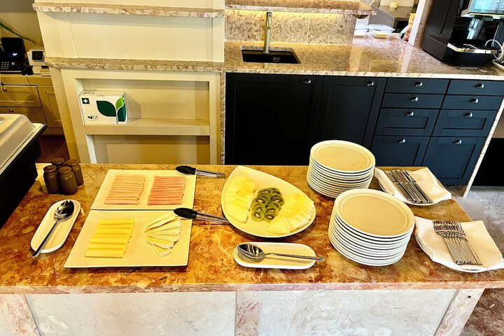 Breakfast/Coffee Service 18 of 22