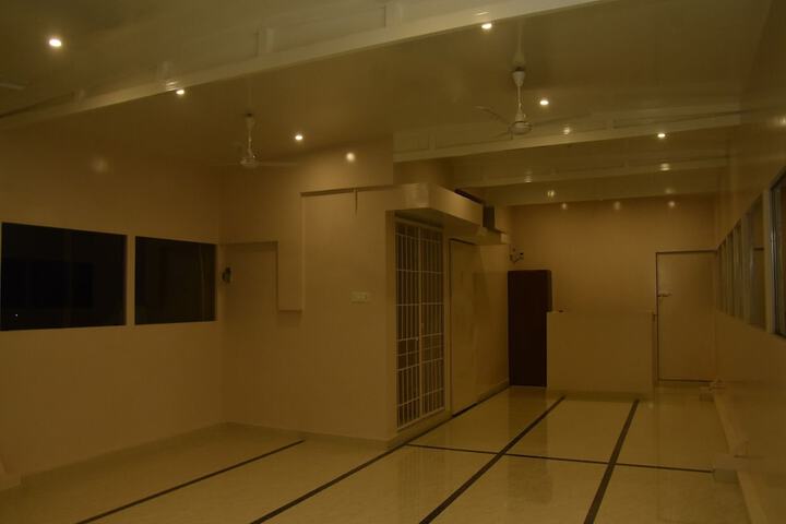 Ballroom/Hall 15 of 17