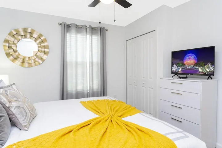 Room 4 of 23