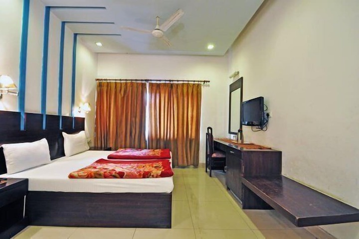Room 8 of 19