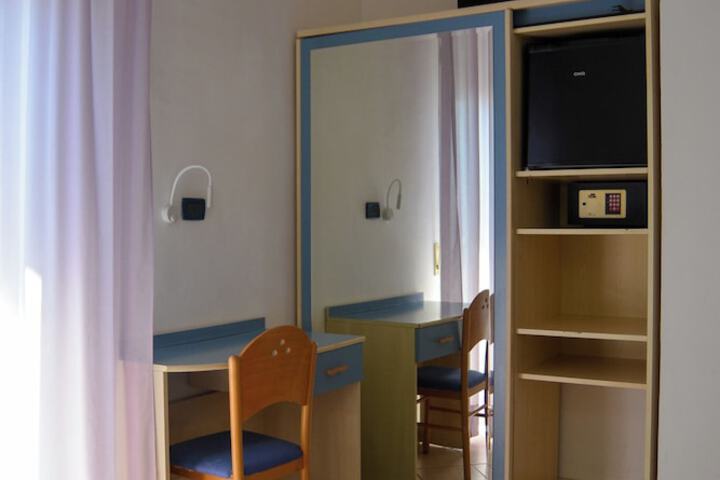 Room 22 of 108
