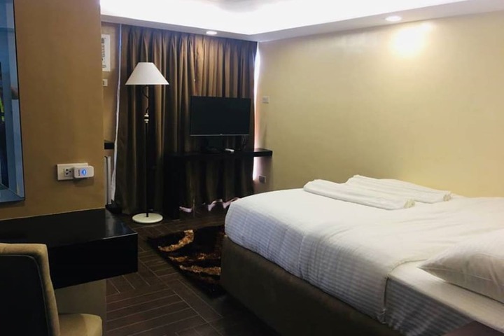Room 7 of 63