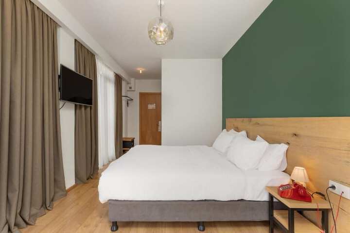 Room 17 of 60