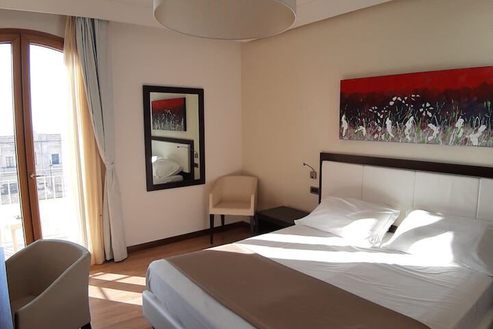 Room 8 of 94