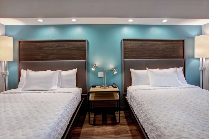 2 Queen Beds (14 of 15)