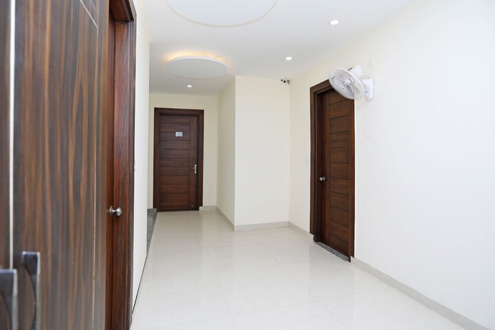 Ballroom/Hall 18 of 19