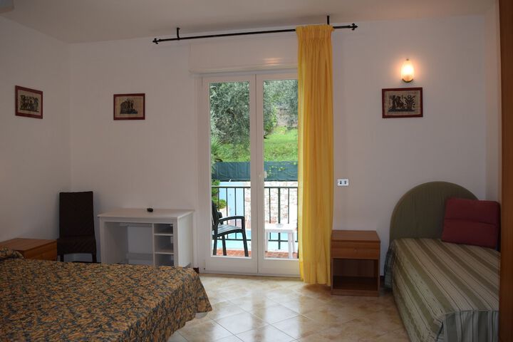 Room 27 of 63