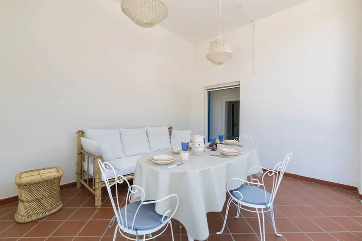Dining 12 of 15