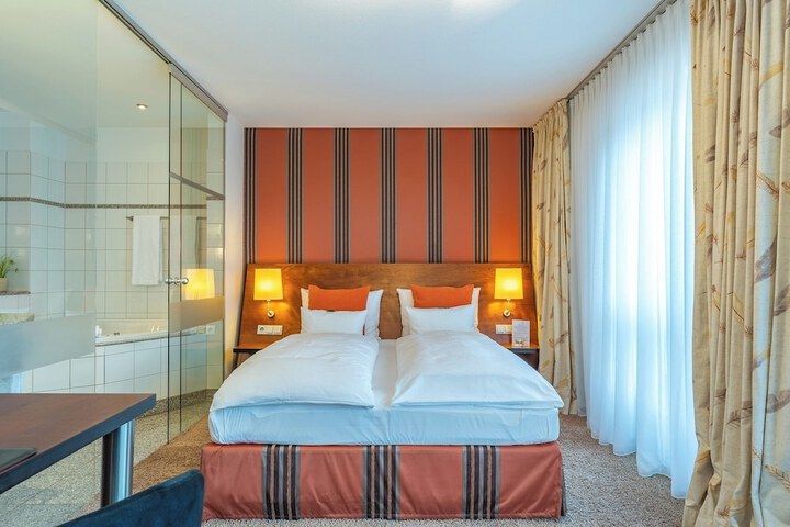 Room 16 of 38