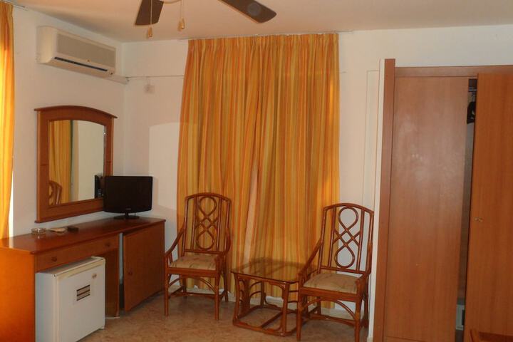 Room 7 of 13