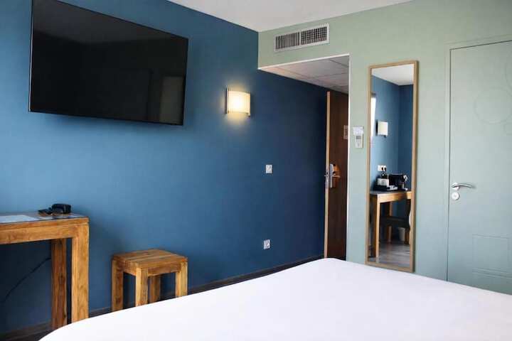 Room 44 of 93