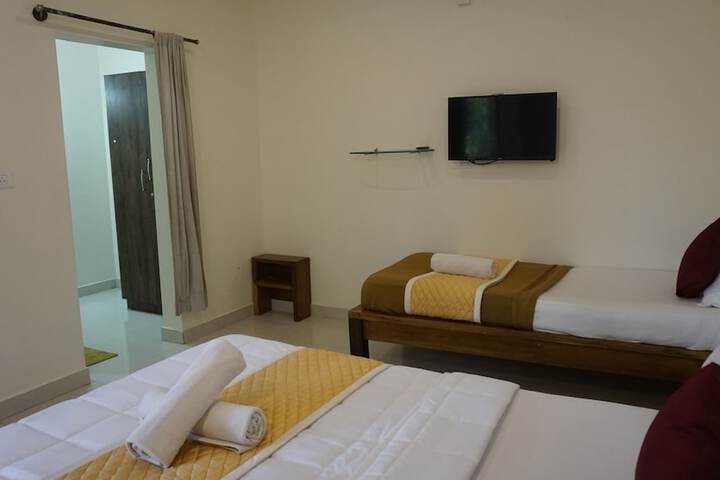 Room 2 of 76
