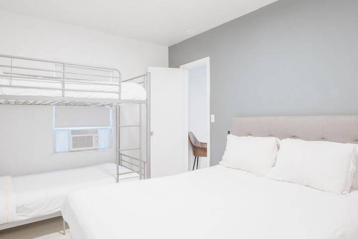Sunset Modern Hollywood Apt Free Parking in Hollywood, FL
