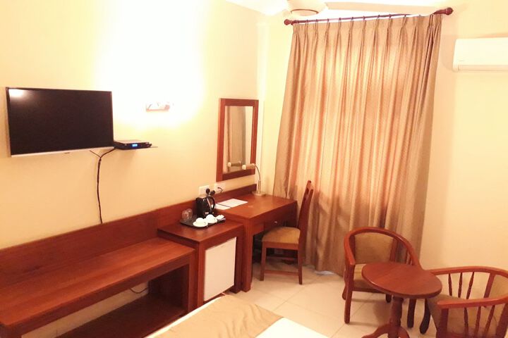 Room 27 of 87