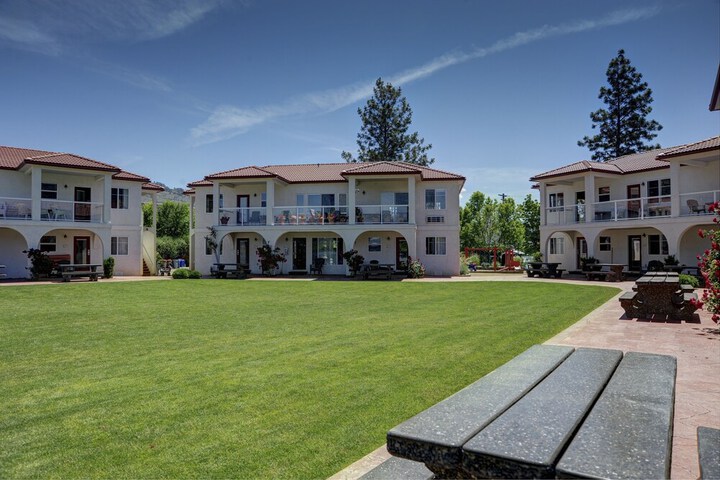 Hotel Exterior 60 of 67