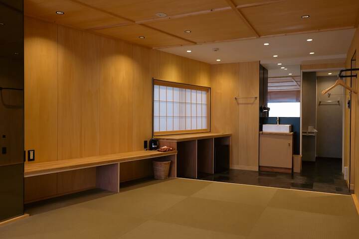 Room 52 of 146