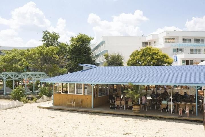 Beach bar