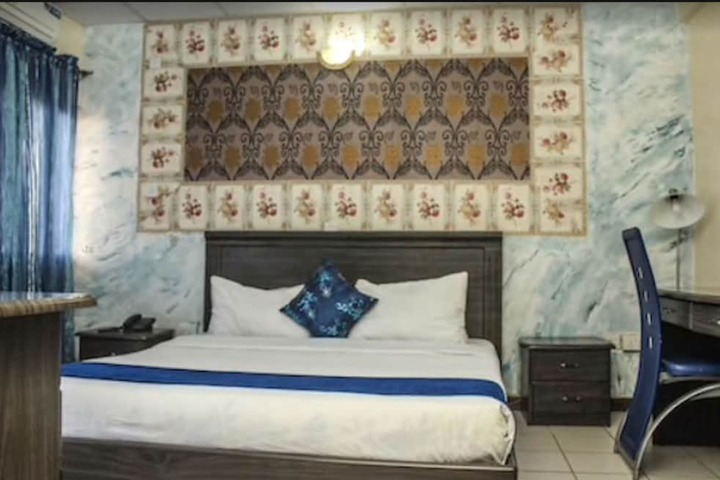 Room 5 of 32