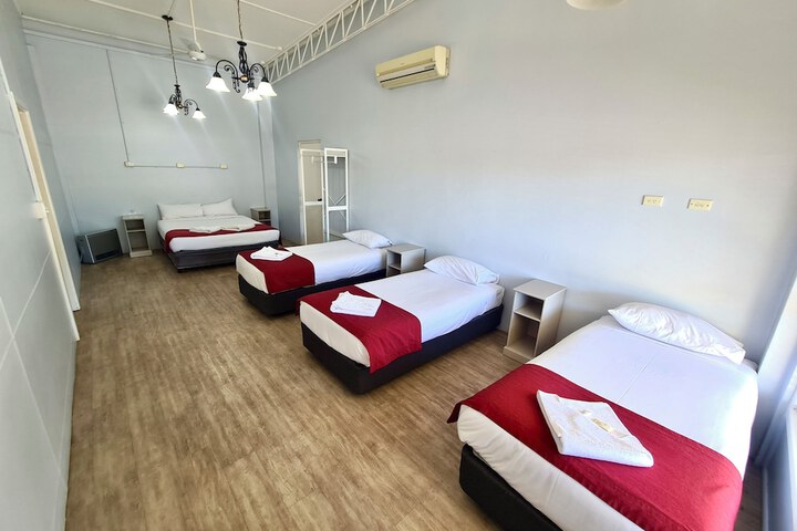 Room 15 of 80