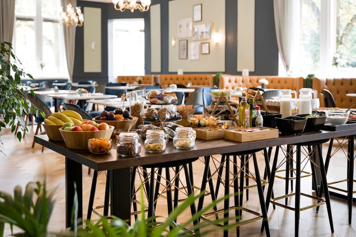 Breakfast/Coffee Service 65 of 133