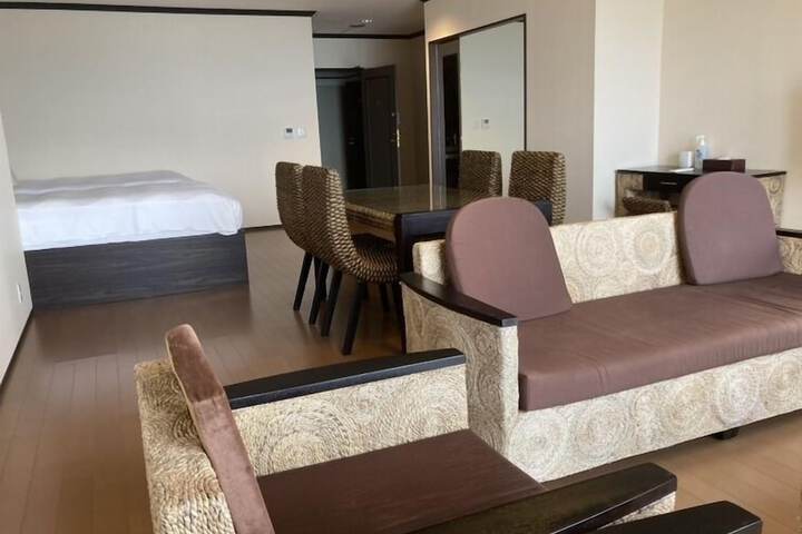 Room 9 of 28