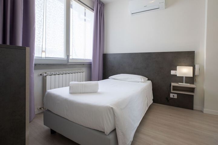 Room 4 of 86