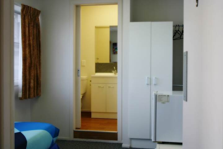 Room 3 of 38