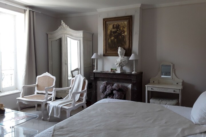 Room 2 of 46