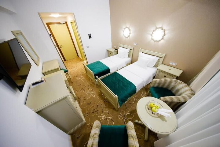 Room 16 of 62