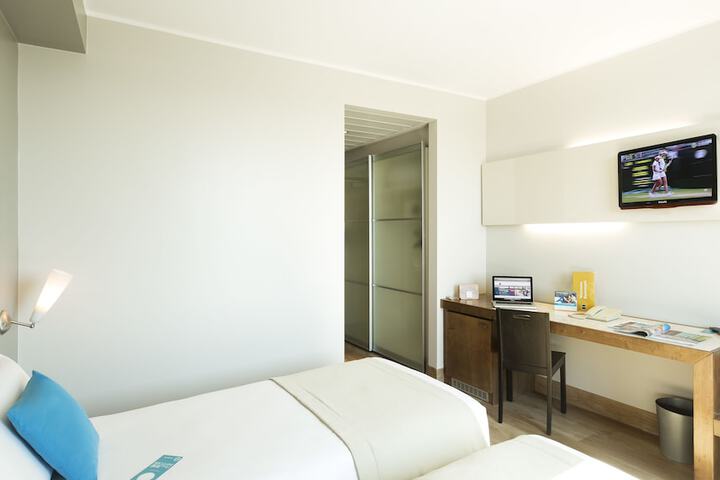 Room 30 of 64